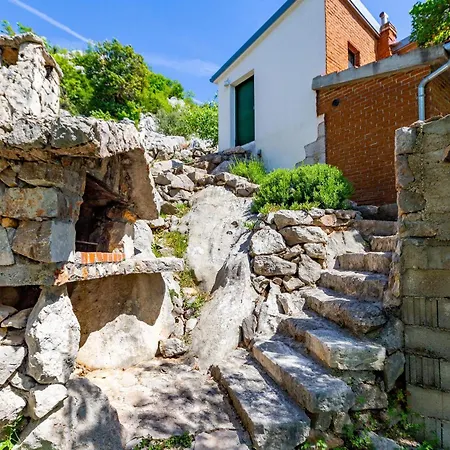 Stone House 斯塔利格拉德-帕克利尼卡