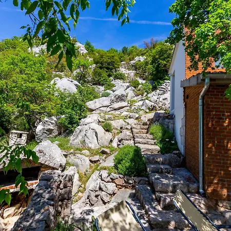 Stone House 招待所 3*