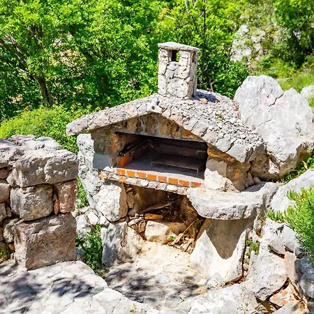 招待所 Stone House