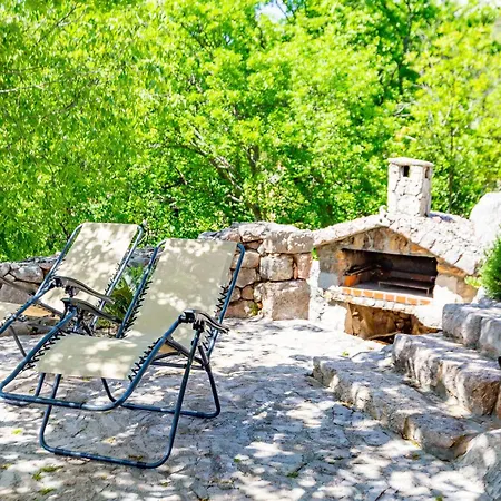 Stone House 招待所